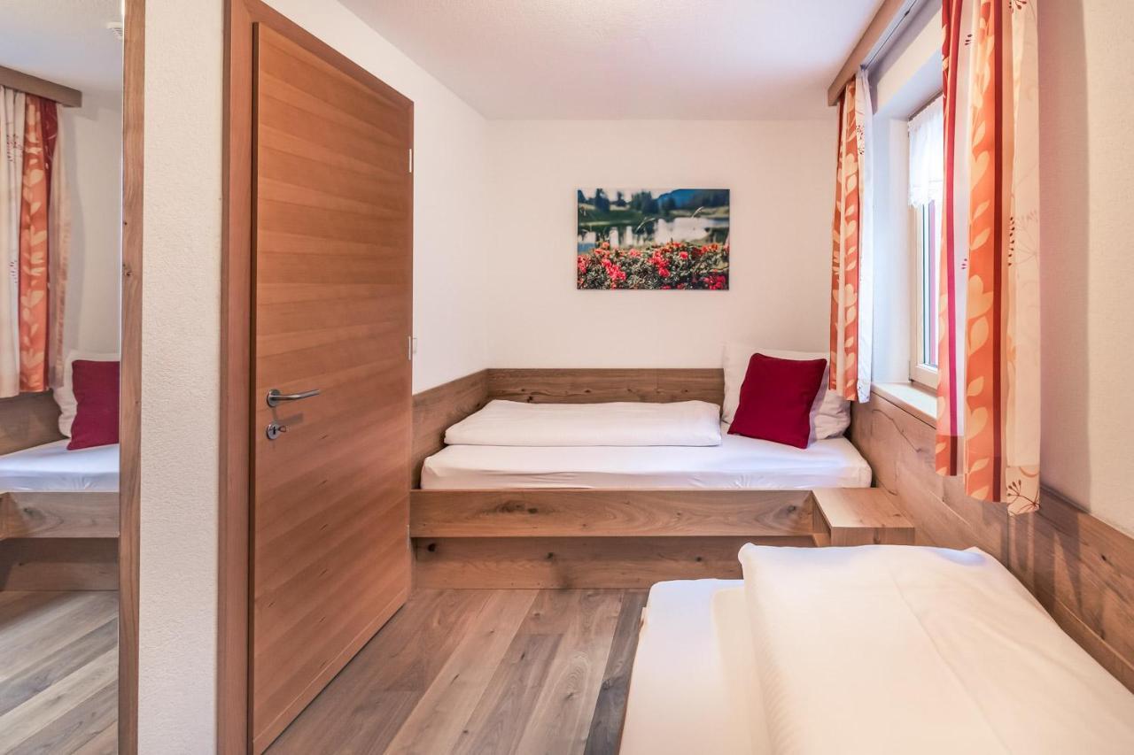 Apartamento Haus Rothorn Schröcken Exterior foto